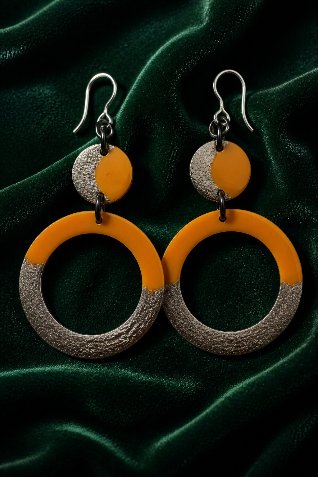 A cool and funky handmade earring. with comfy hypo-allergenic hooks.Head turning to glam your style. Come fetch it now.       B08