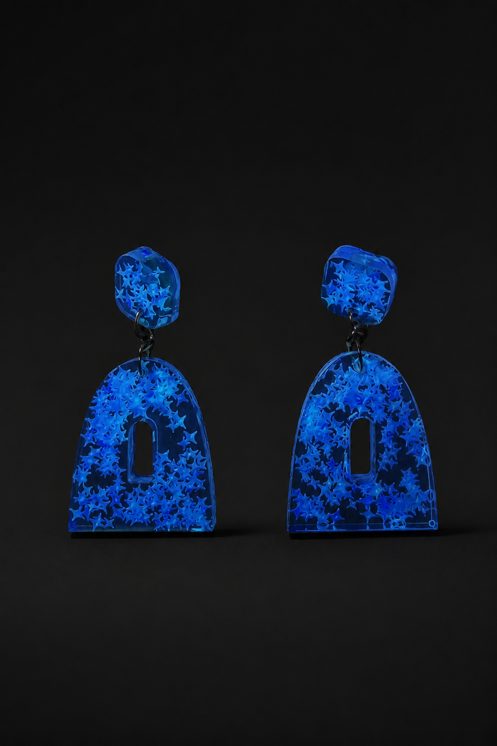 A funky glam handmade earring to glam and sparkle you and any occasion. Day and night parties. You will turn heads with these. Take them now before they are gone.     A02